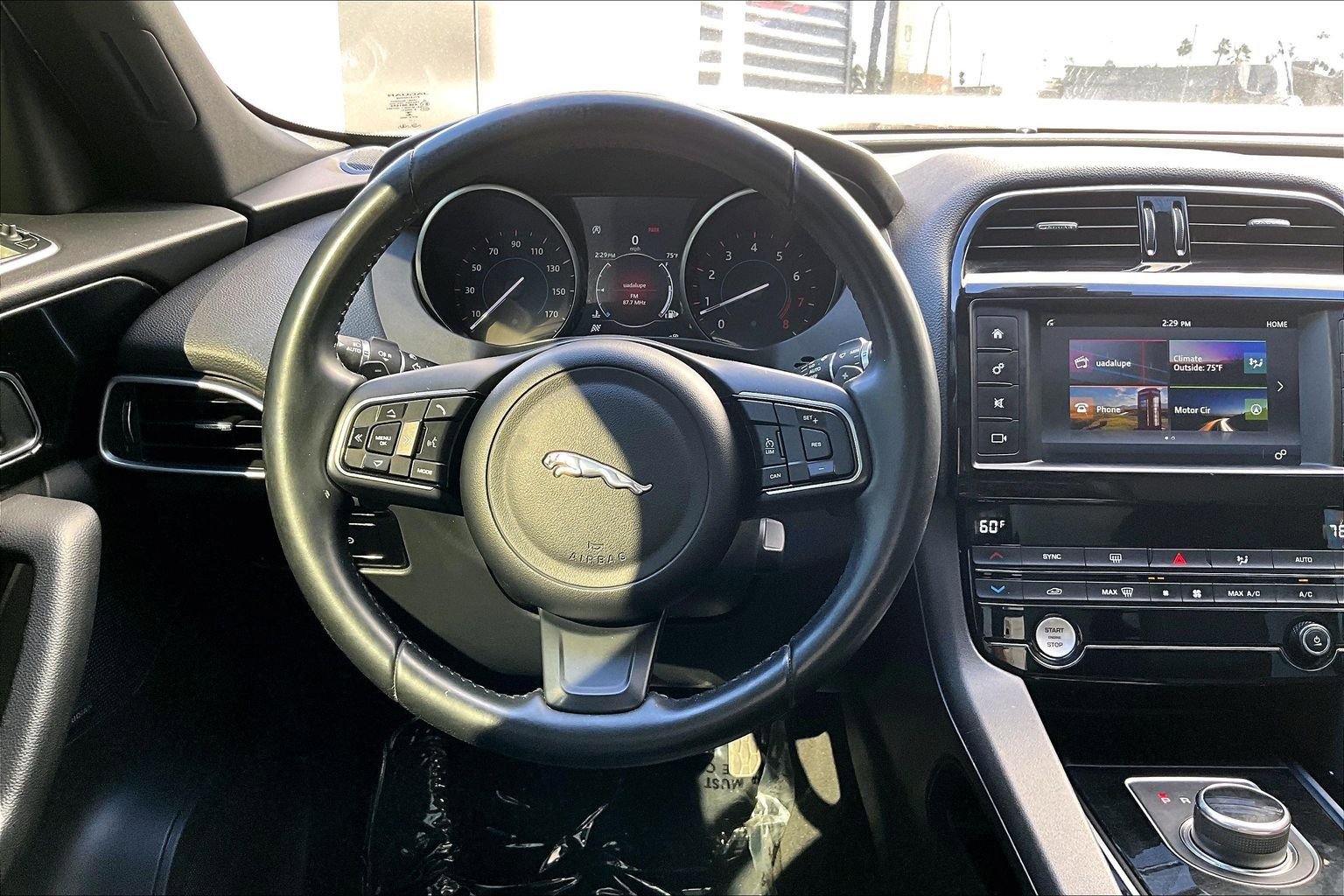 Used 2018 Jaguar F-PACE Premium image 5