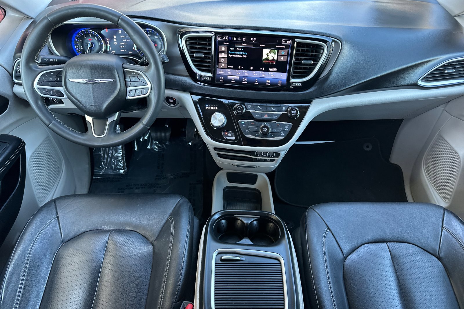 Used 2022 Chrysler Pacifica Touring-L image 13