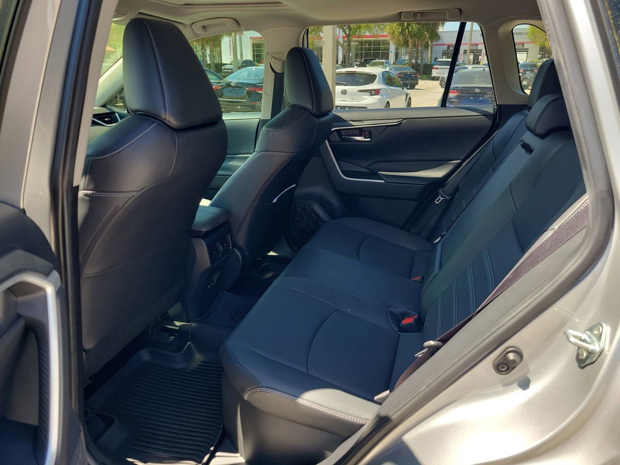 Used 2023 Toyota RAV4 XLE Premium image 11