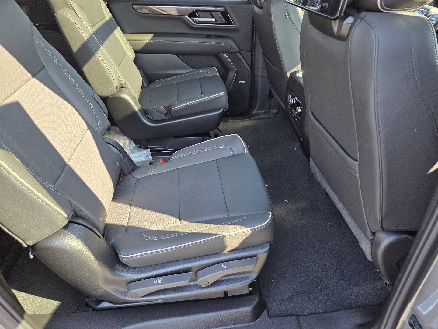 New 2026 GMC Yukon XL Elevation w/ Elevation Premium Package AWD/4WD image 25