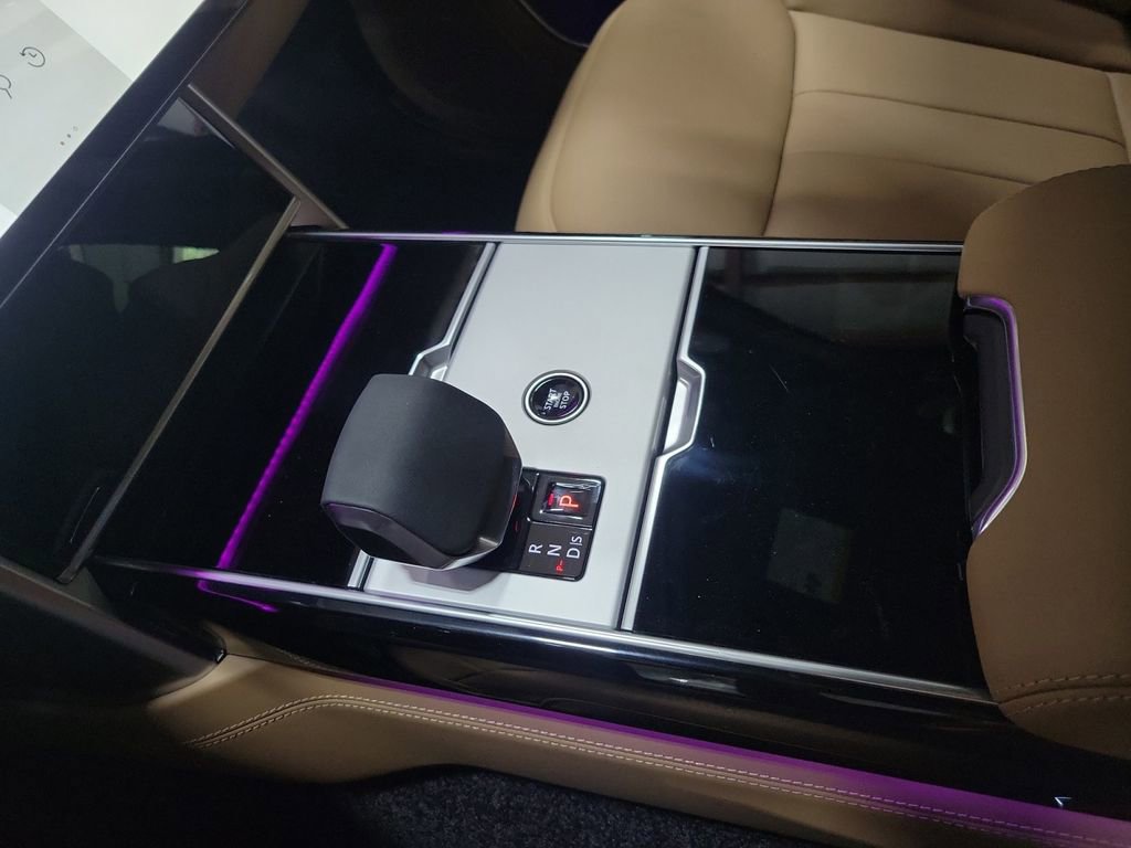 New 2025 Land Rover Range Rover Long Wheelbase SE image 20