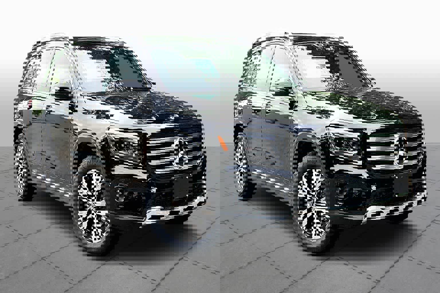 New 2026 Mercedes-Benz GLB 250 4MATIC image 2
