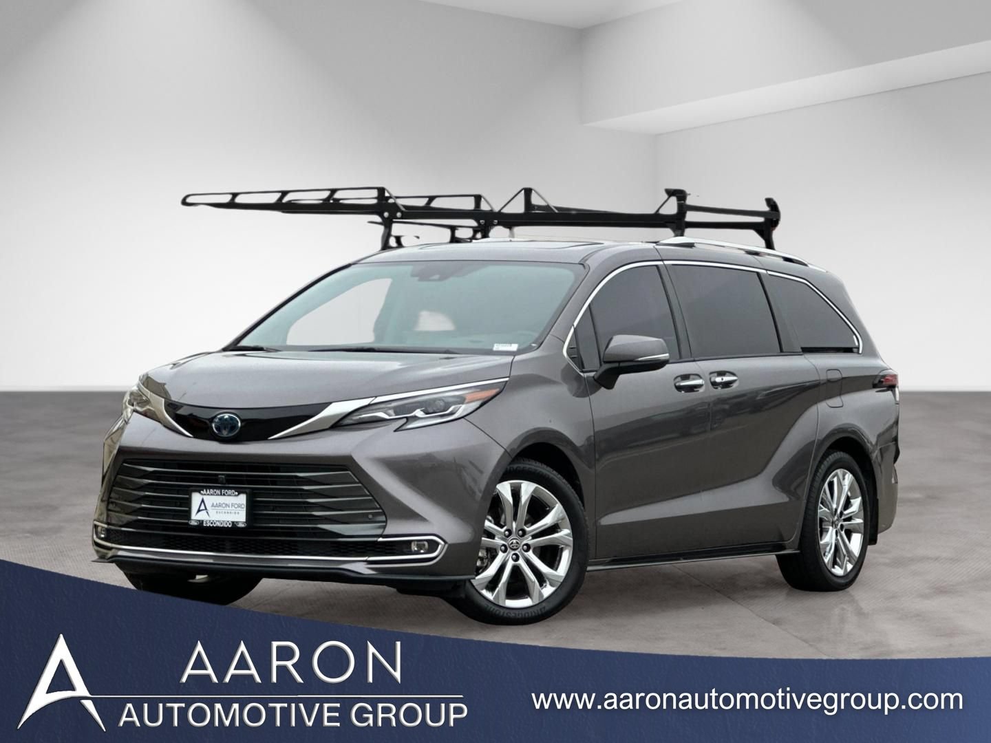 Used 2023 Toyota Sienna Platinum FWD image 1