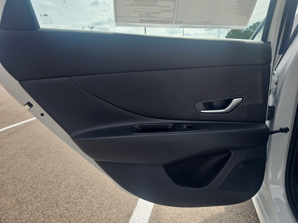 New 2026 Hyundai Elantra SE FWD image 27