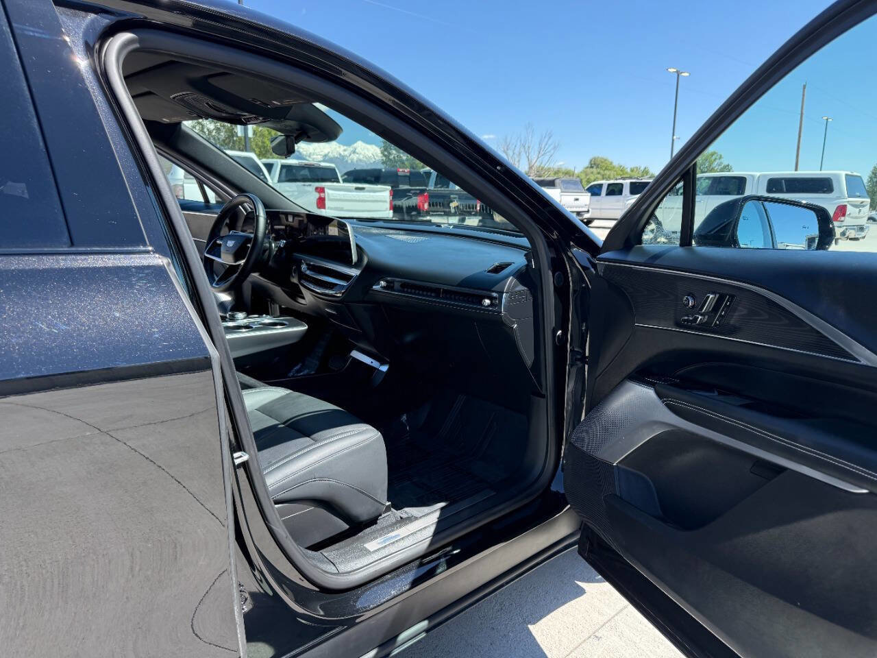 Used 2024 Cadillac Lyriq Luxury w/ LPO, Floor Liner Package AWD/4WD image 19