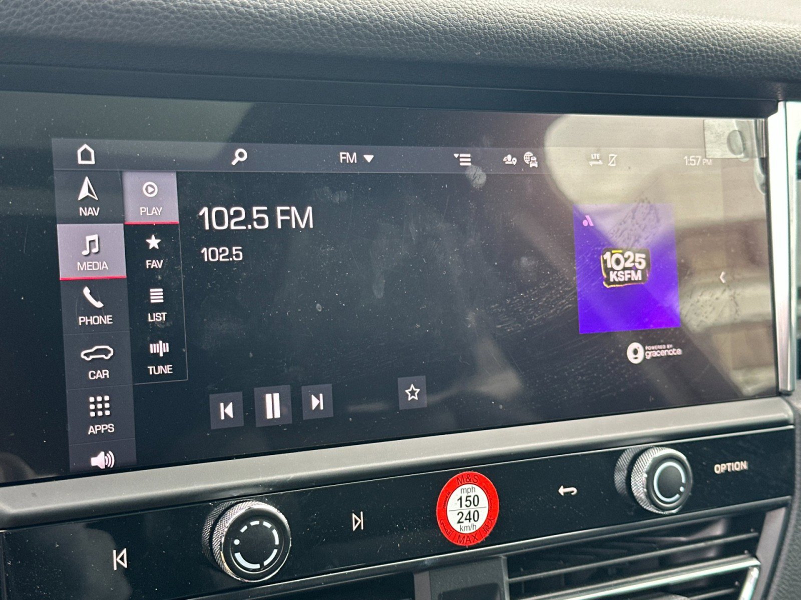 Certified 2025 Porsche Macan image 18