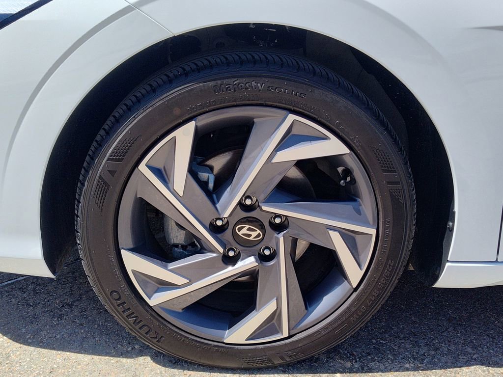 Used 2025 Hyundai Elantra Sport image 13