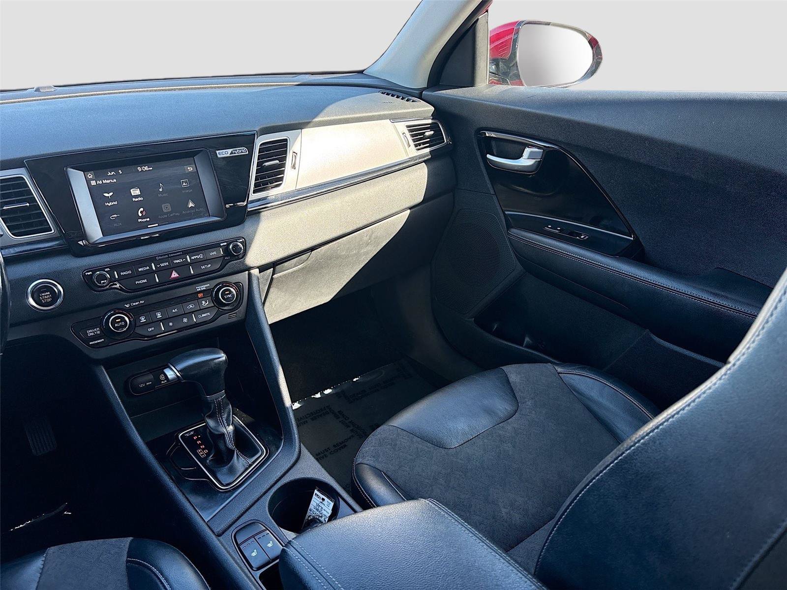 Used 2017 Kia Niro EX FWD image 22