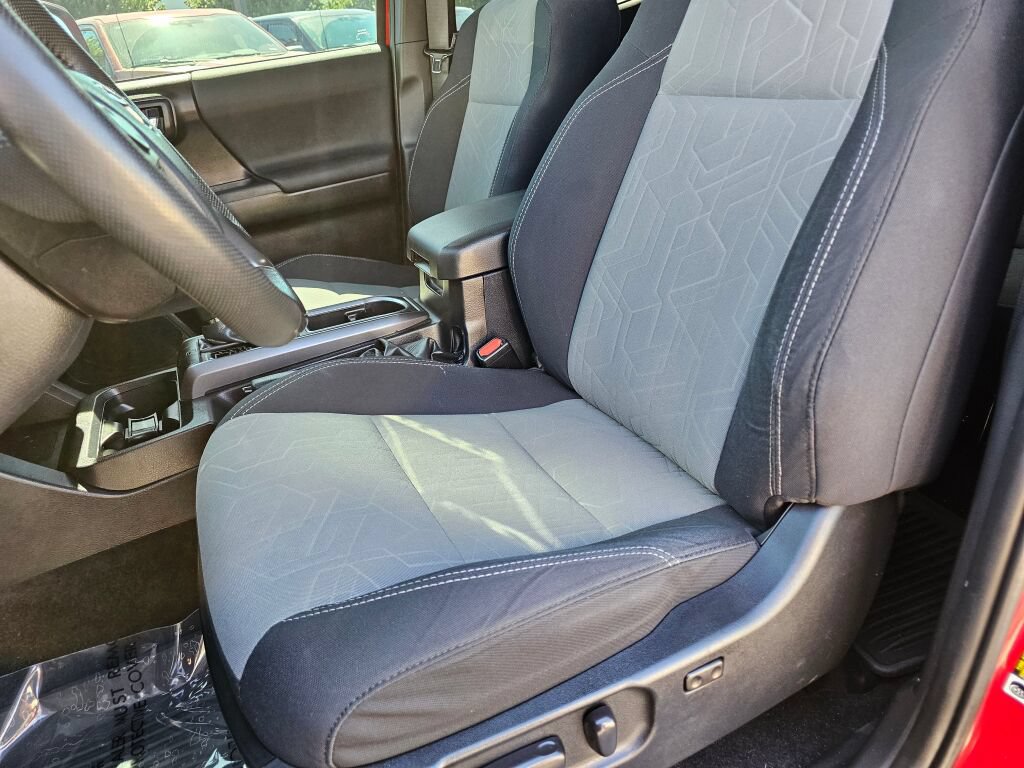 Used 2020 Toyota Tacoma TRD Sport w/ Technology Package AWD/4WD image 21