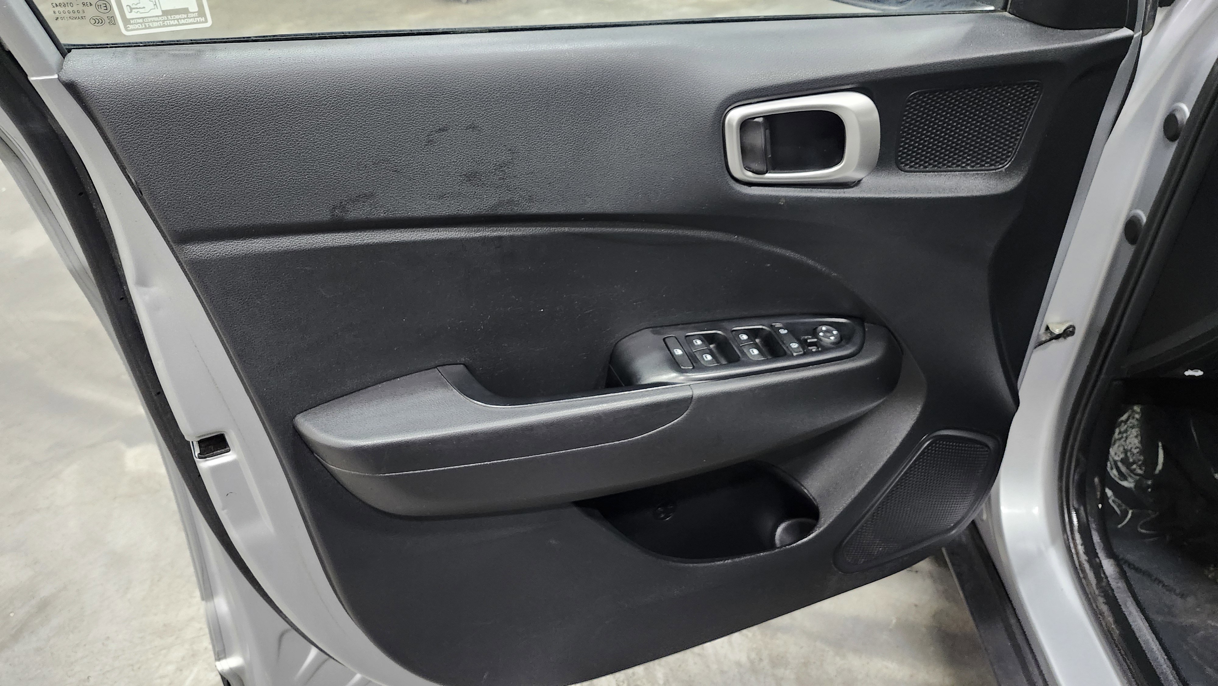 Used 2021 Hyundai Venue SE image 21