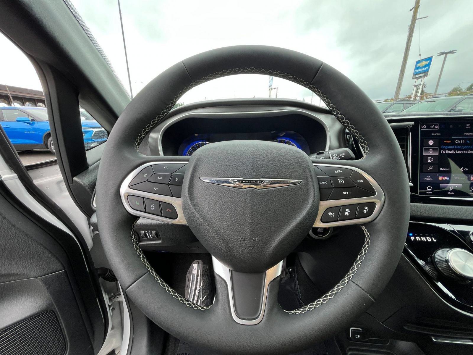 Used 2025 Chrysler Pacifica Select FWD image 29