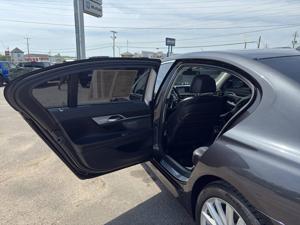 Used 2022 BMW 740i xDrive w/ Premium Package AWD/4WD image 17