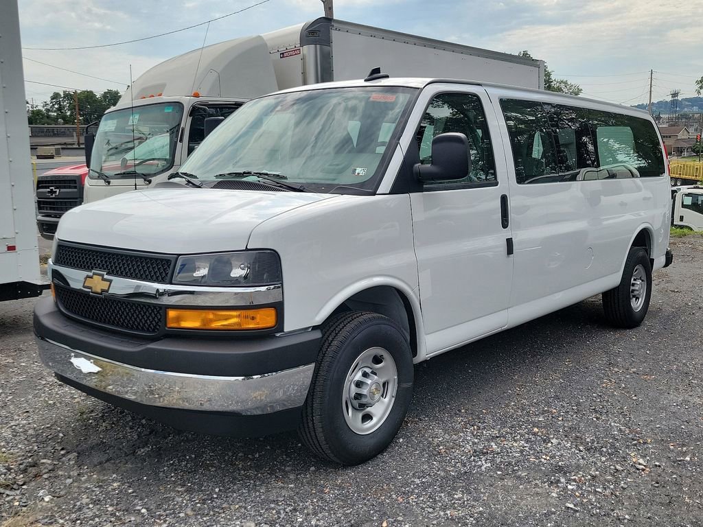 New 2024 Chevrolet Express 3500 Extended RWD image 32