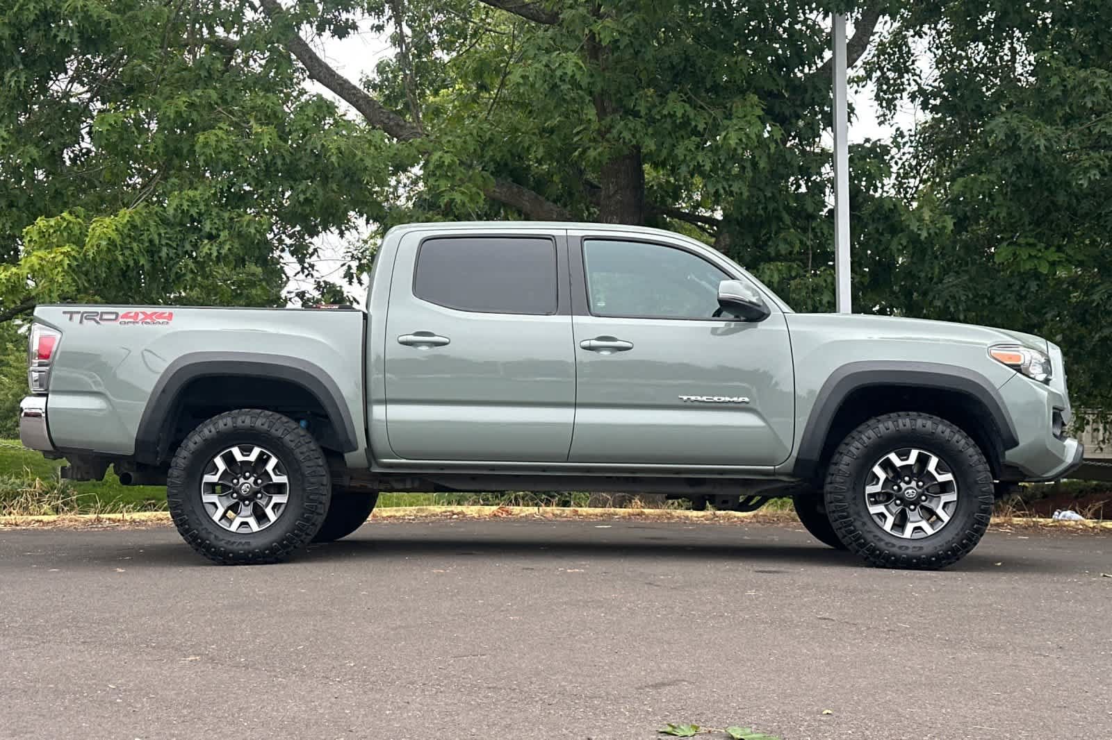 Used 2022 Toyota Tacoma TRD Off-Road AWD/4WD image 8