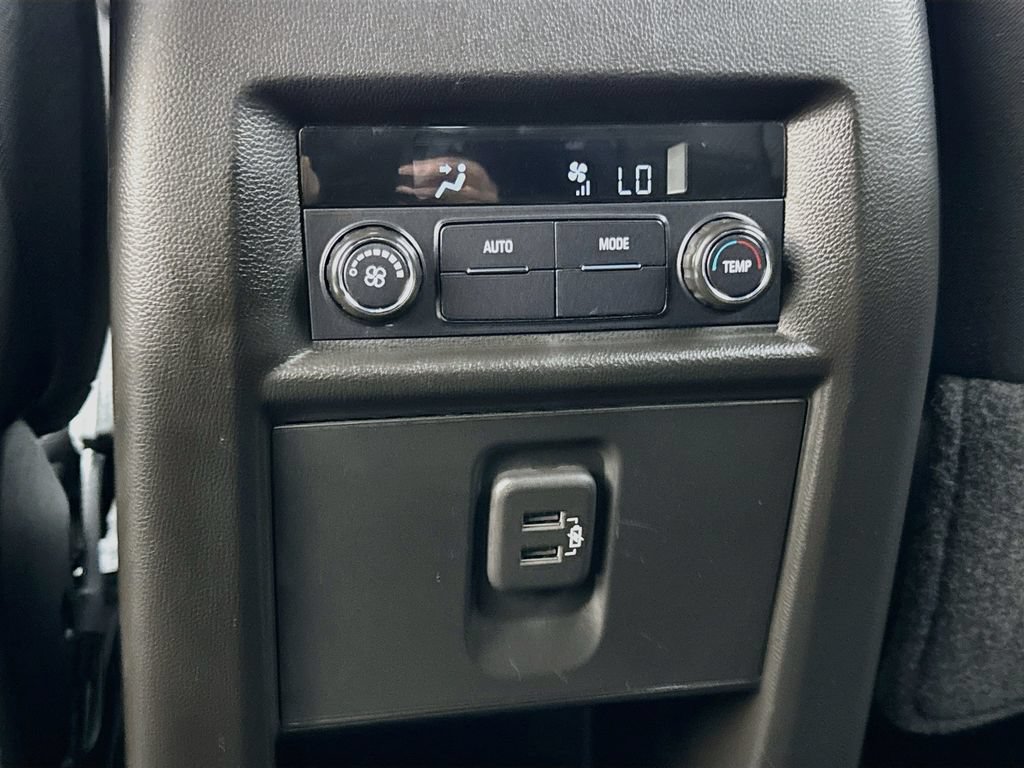 Used 2022 Chevrolet Traverse LT FWD image 21