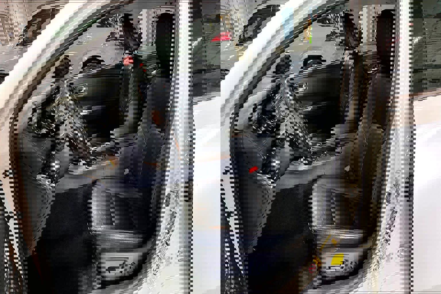 Used 2014 Toyota Avalon XLE Touring image 9