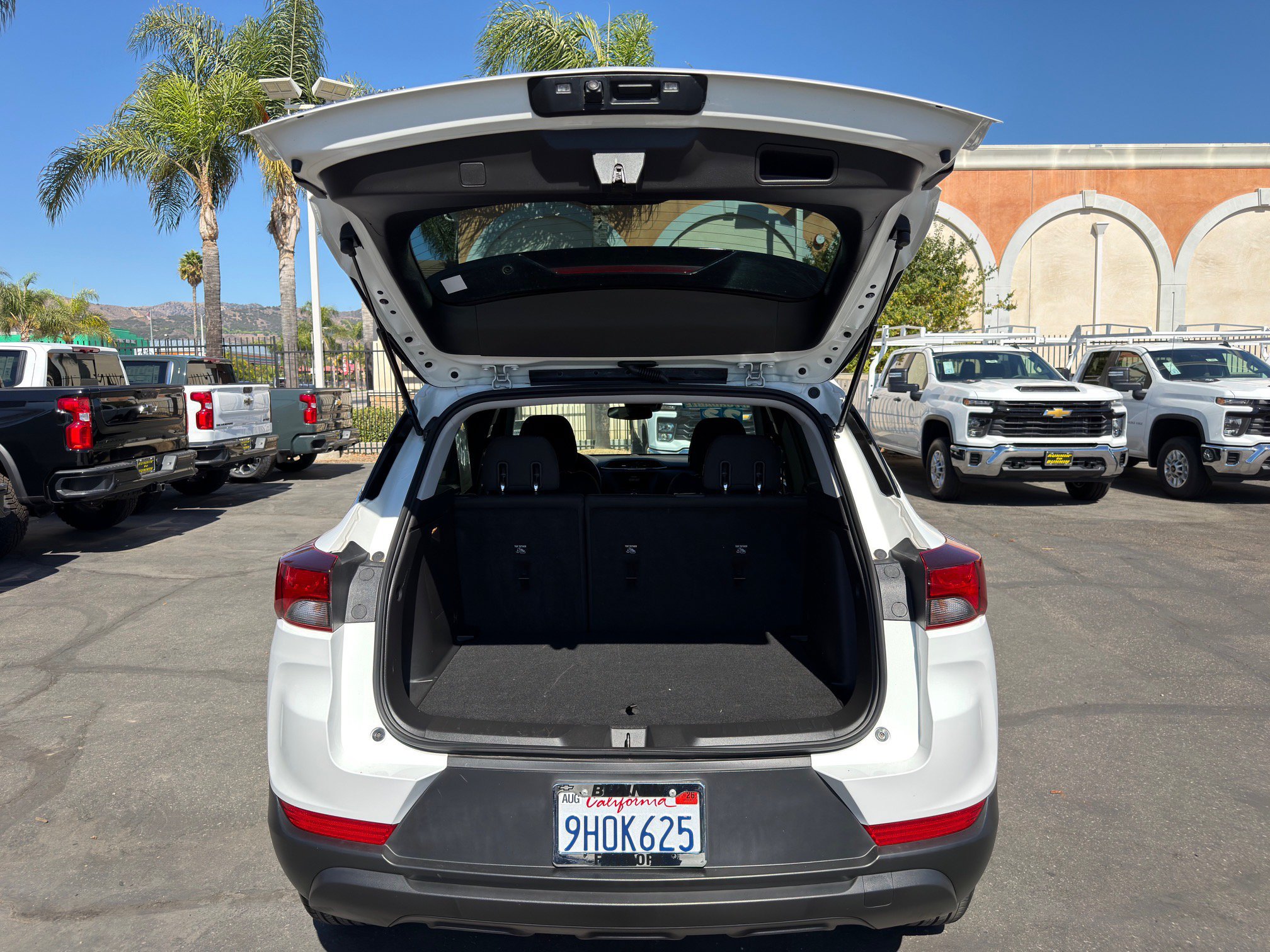 Used 2023 Chevrolet TrailBlazer LS FWD image 14