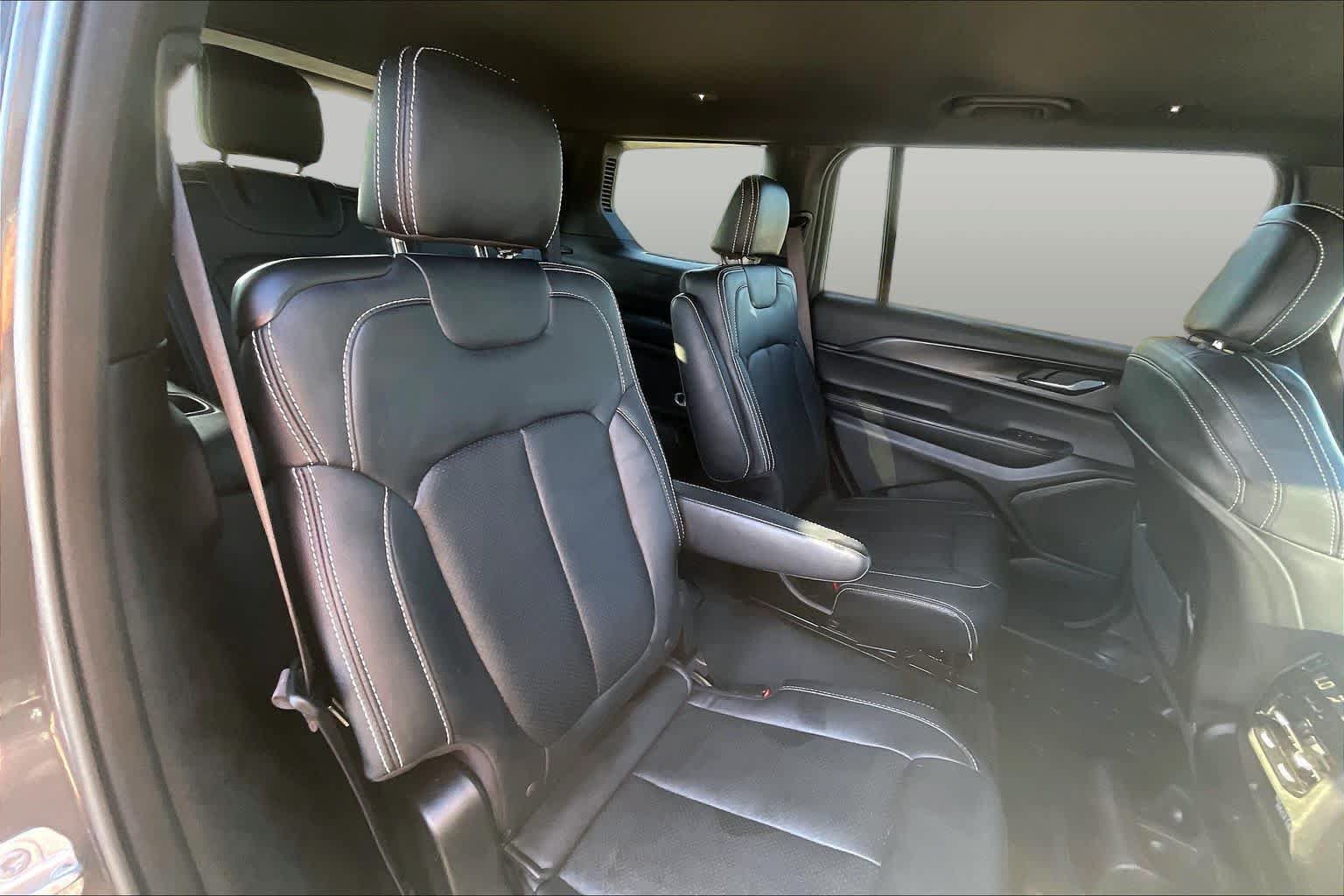 Used 2024 Jeep Grand Cherokee L Laredo RWD image 20