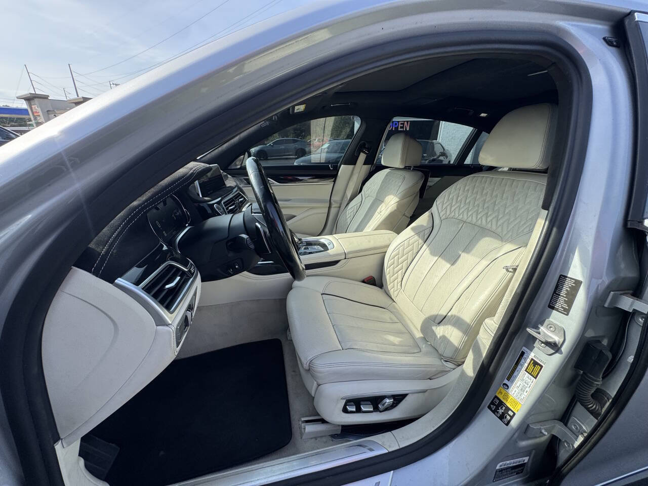 Used 2018 BMW 750i xDrive AWD/4WD image 15