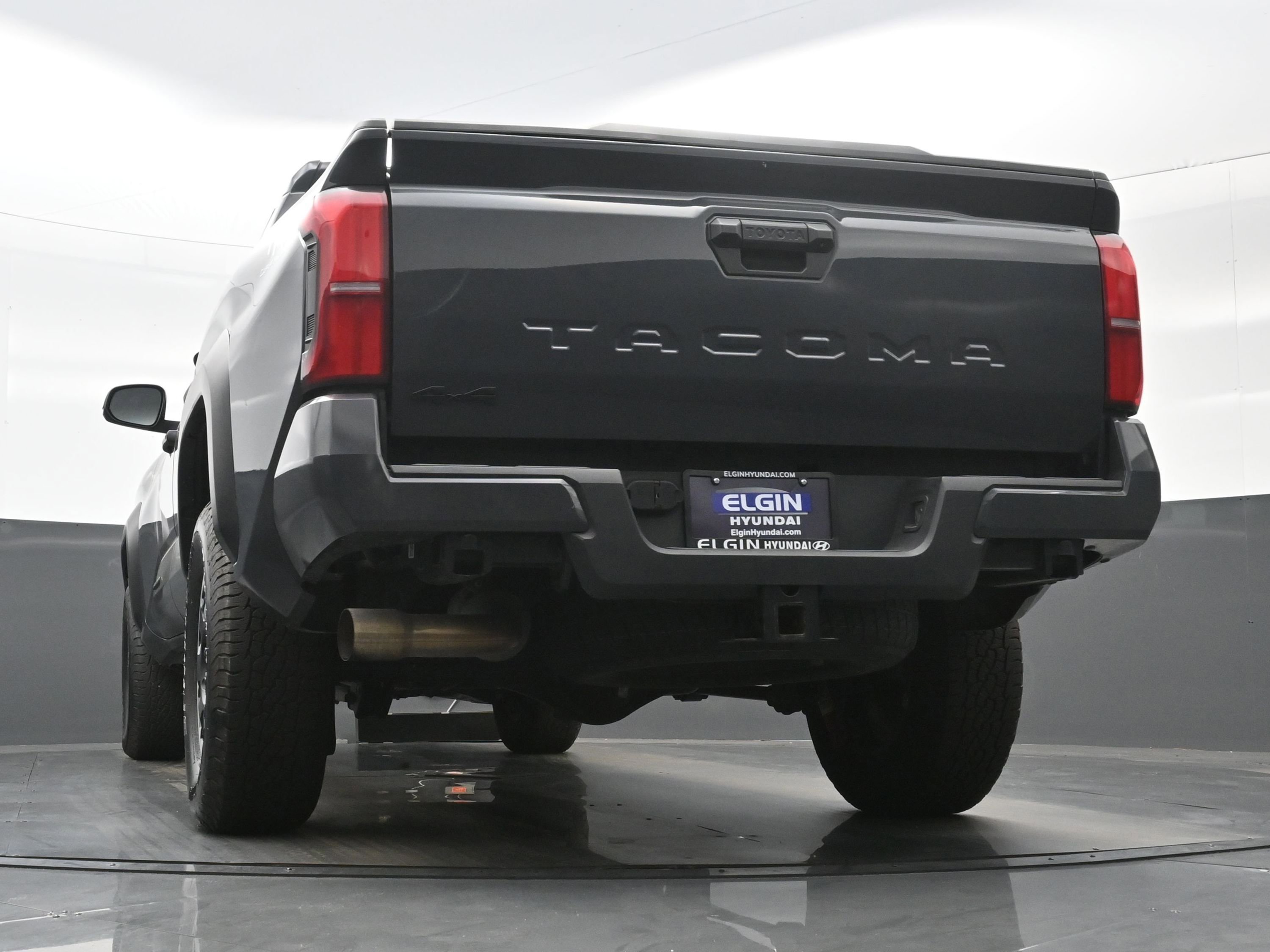 Used 2024 Toyota Tacoma TRD Off-Road image 30