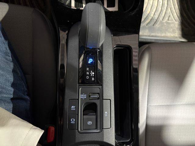 Certified 2024 Toyota Prius LE image 18