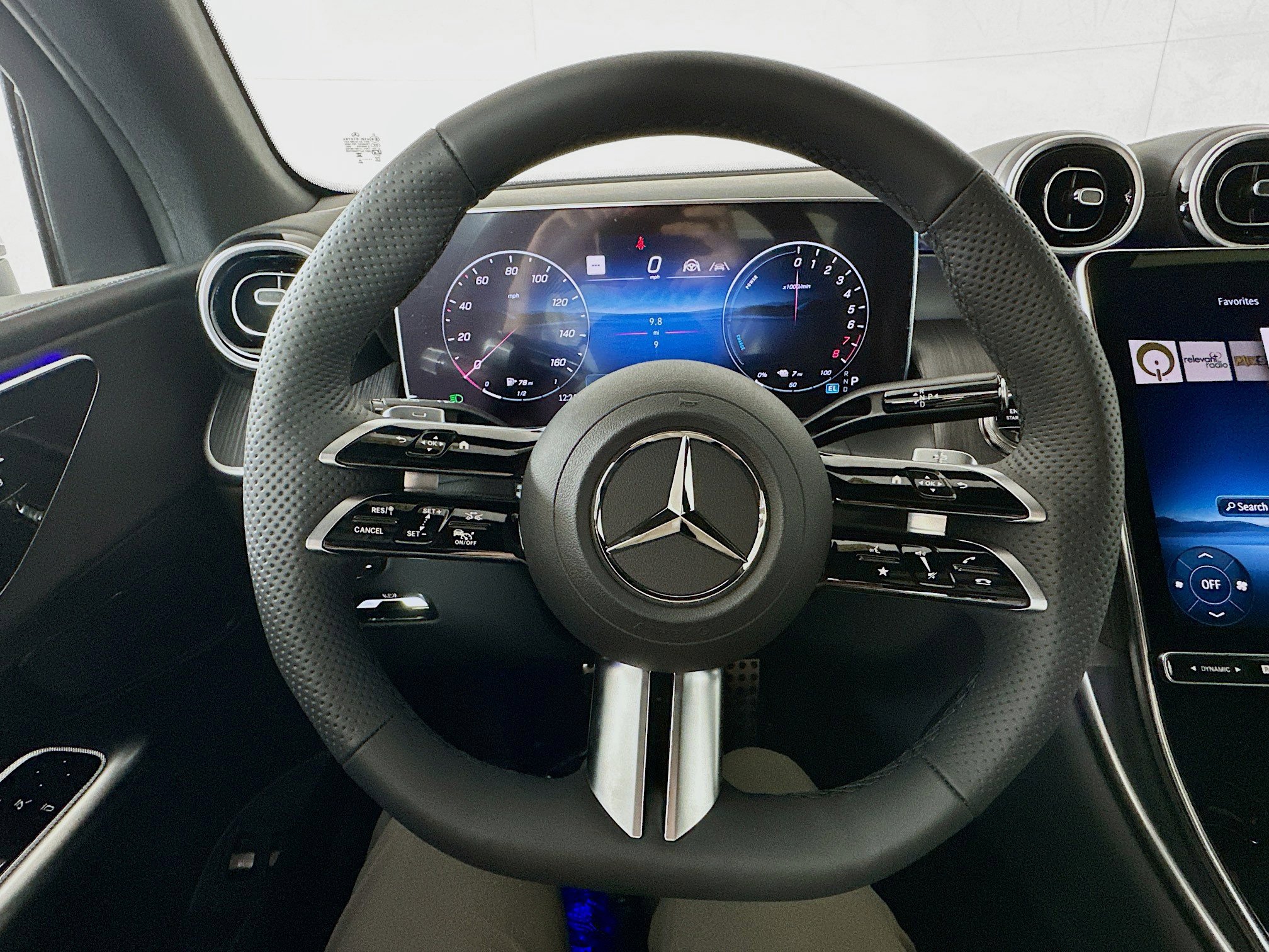 New 2025 Mercedes-Benz GLC 350e 4MATIC image 11