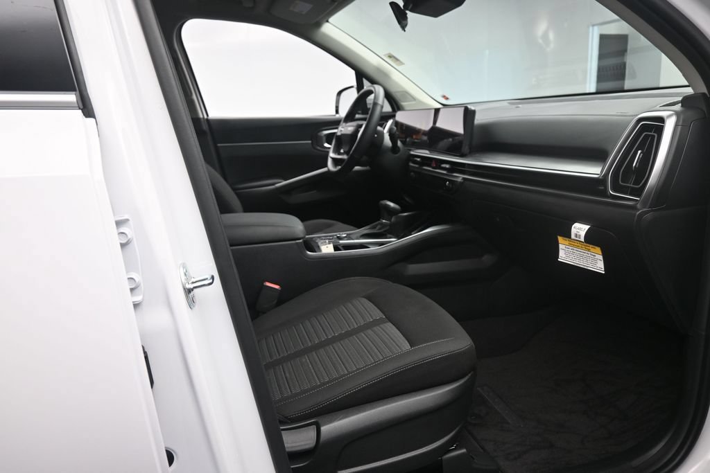 Used 2026 Kia Sorento LX FWD image 26