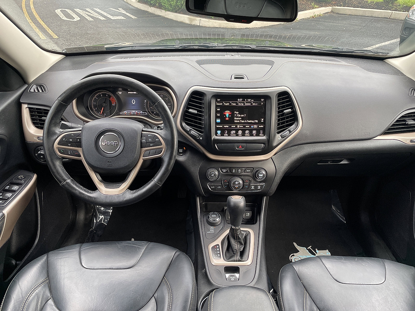 Used 2017 Jeep Cherokee Limited image 34