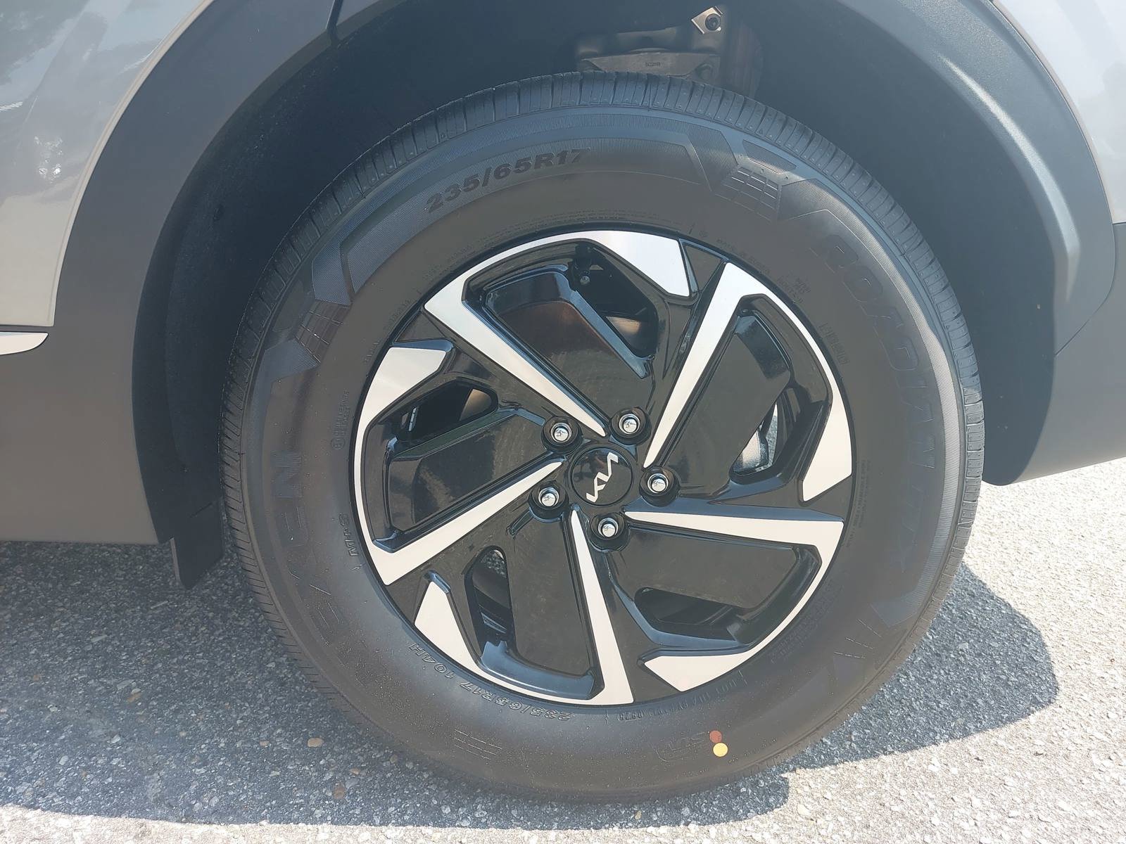 New 2025 Kia Sportage LX FWD image 33