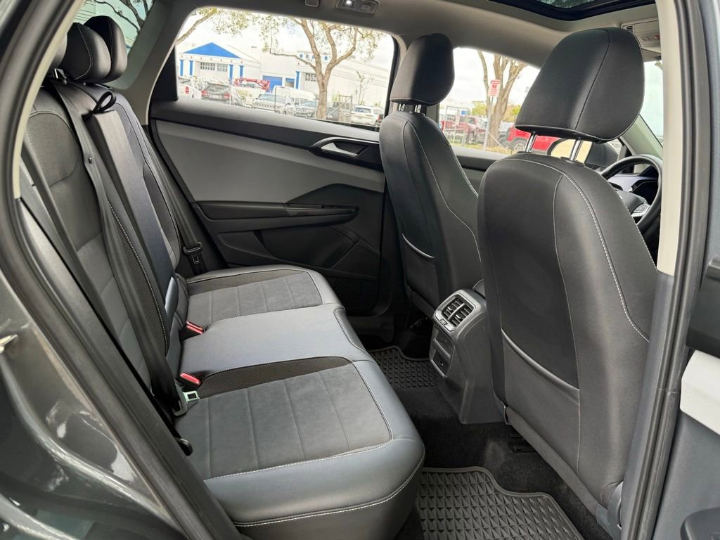 Used 2023 Volkswagen Taos SE w/ Panoramic Sunroof Package image 40