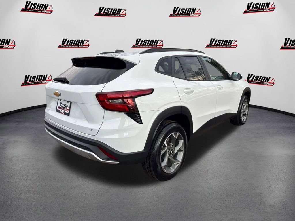 Used 2024 Chevrolet Trax LT w/ Driver Confidence Package image 5