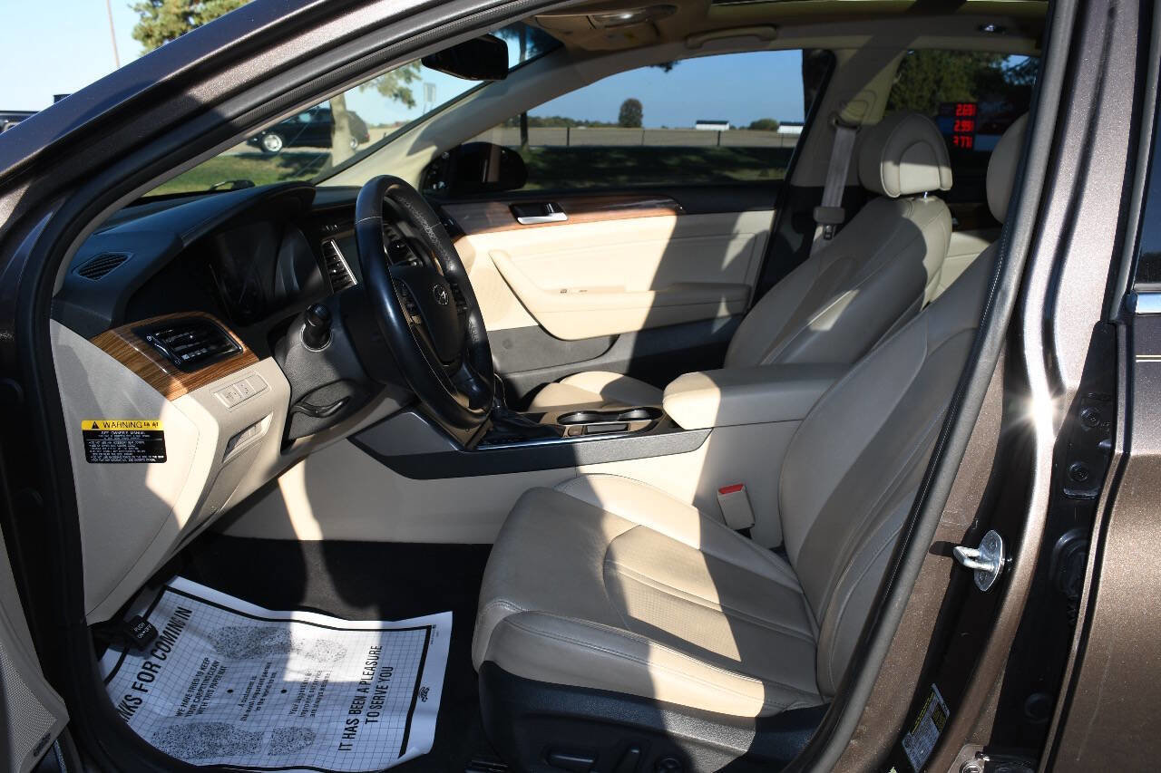 Used 2015 Hyundai Sonata Limited w/ Option Group 05 image 11
