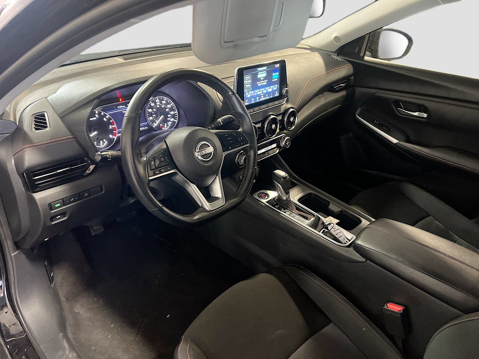 Used 2025 Nissan Sentra SR FWD image 9
