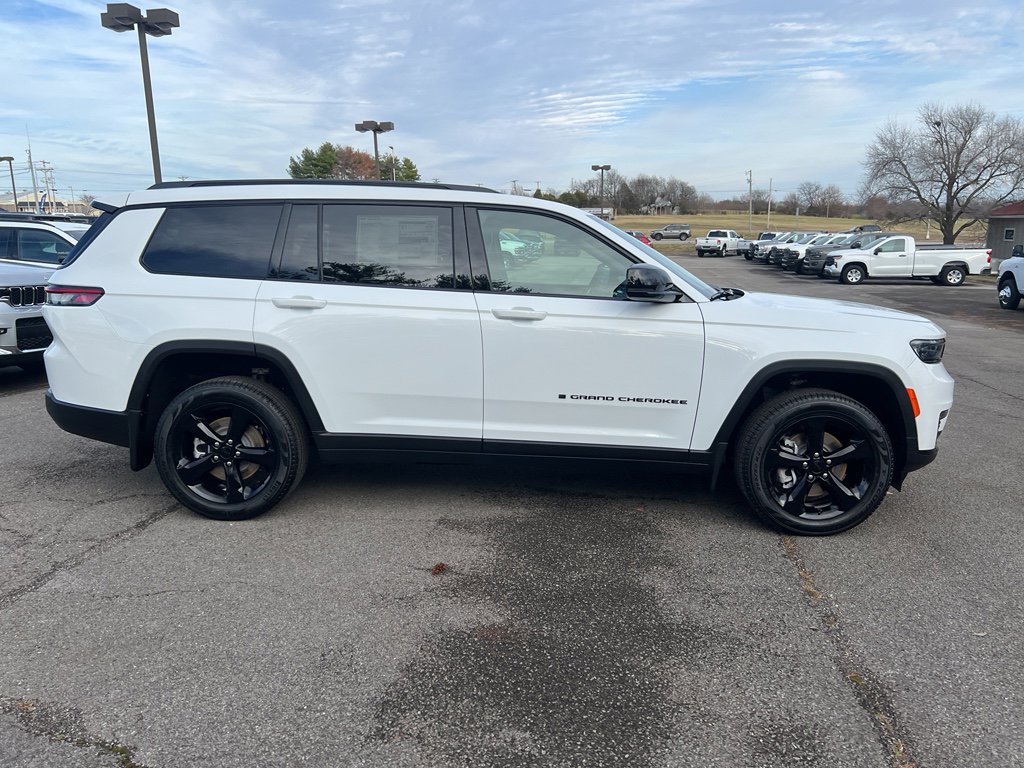 New 2025 Jeep Grand Cherokee L Limited w/ Black Appearance Package image 4