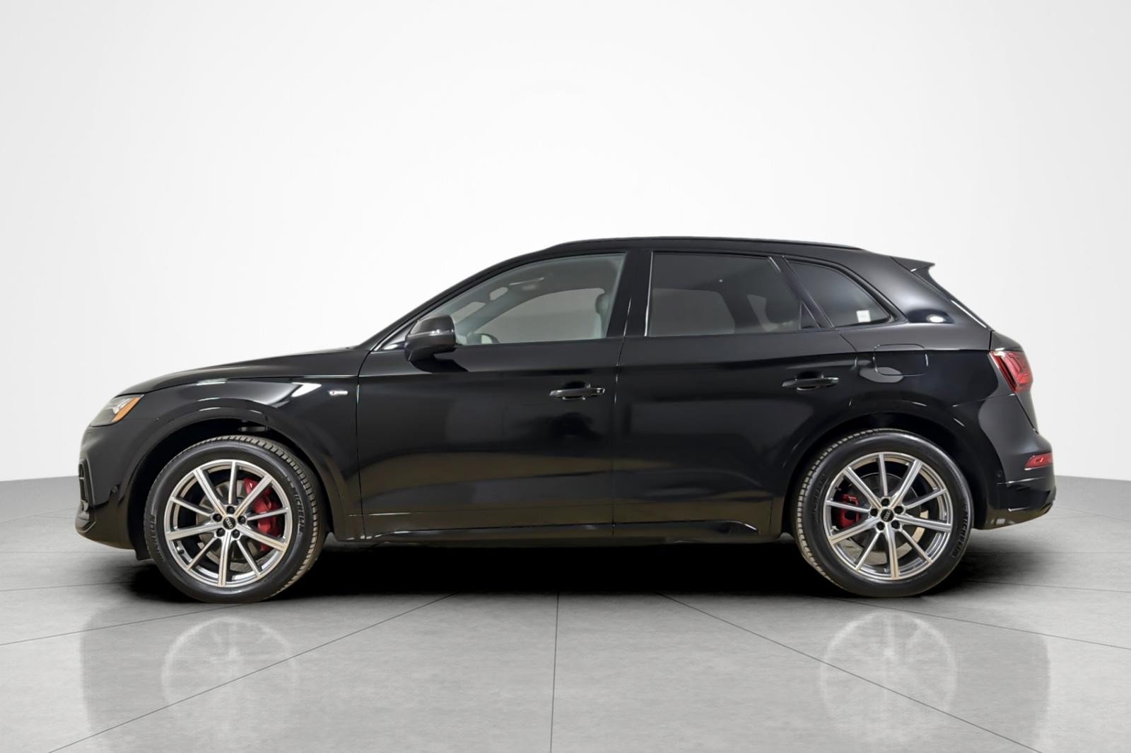 Used 2024 Audi Q5 e Prestige w/ Prestige Package AWD/4WD image 2