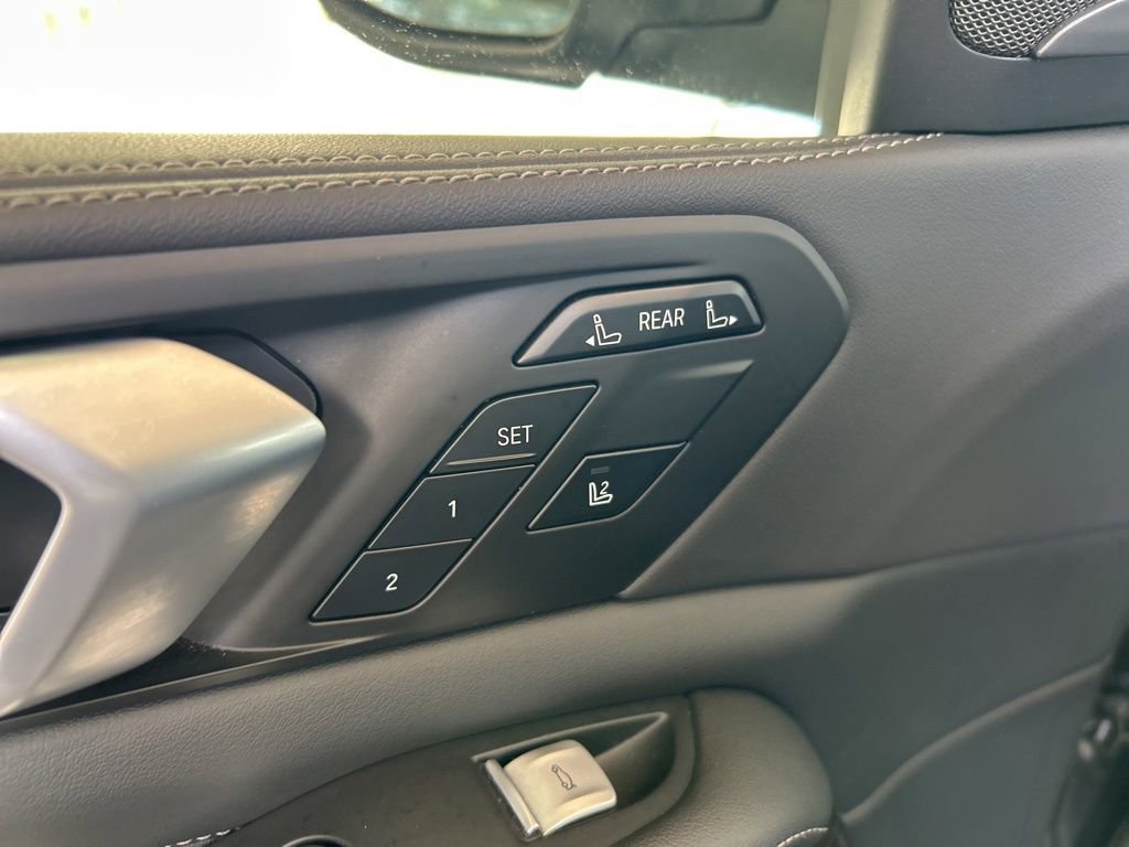 Used 2025 BMW X7 xDrive40i image 64