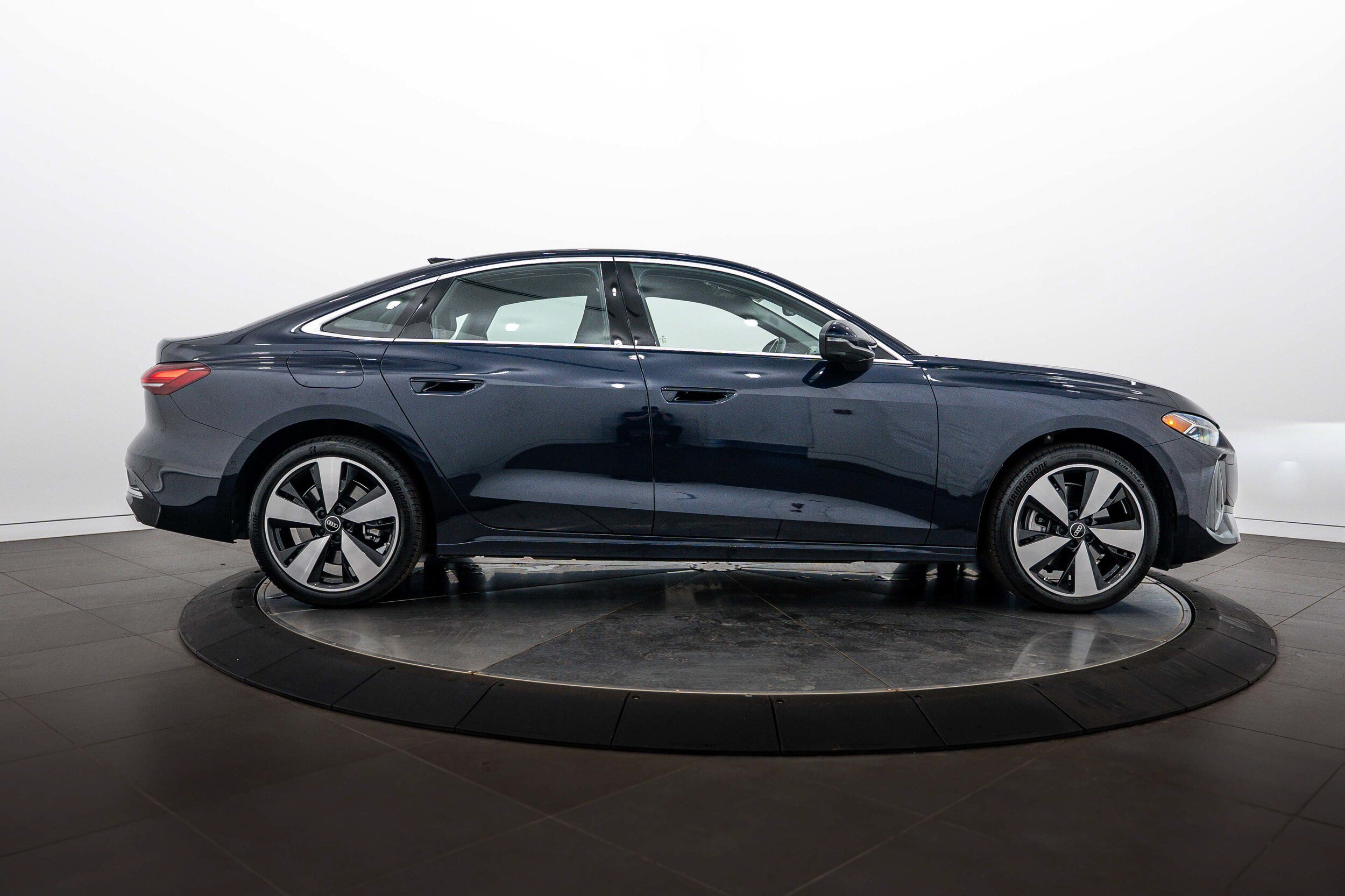 Used 2025 Audi A5 2.0T Premium Plus w/ Premium Plus AWD/4WD image 3