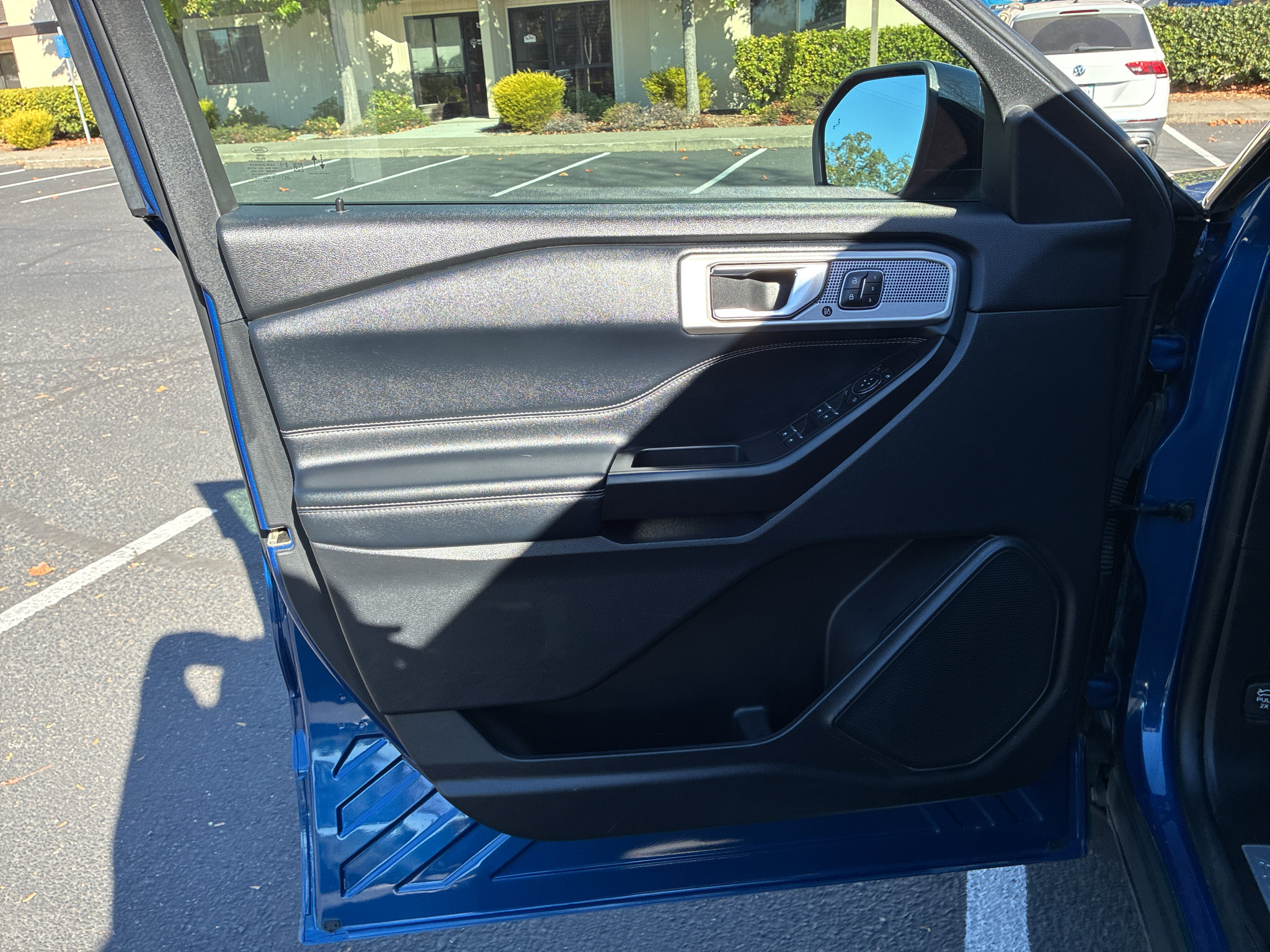 Used 2020 Ford Explorer Limited AWD/4WD image 18