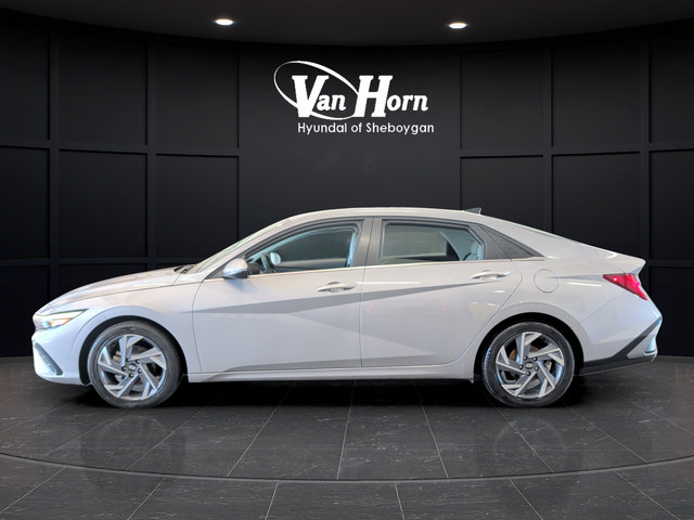 Certified 2025 Hyundai Elantra Limited FWD image 4