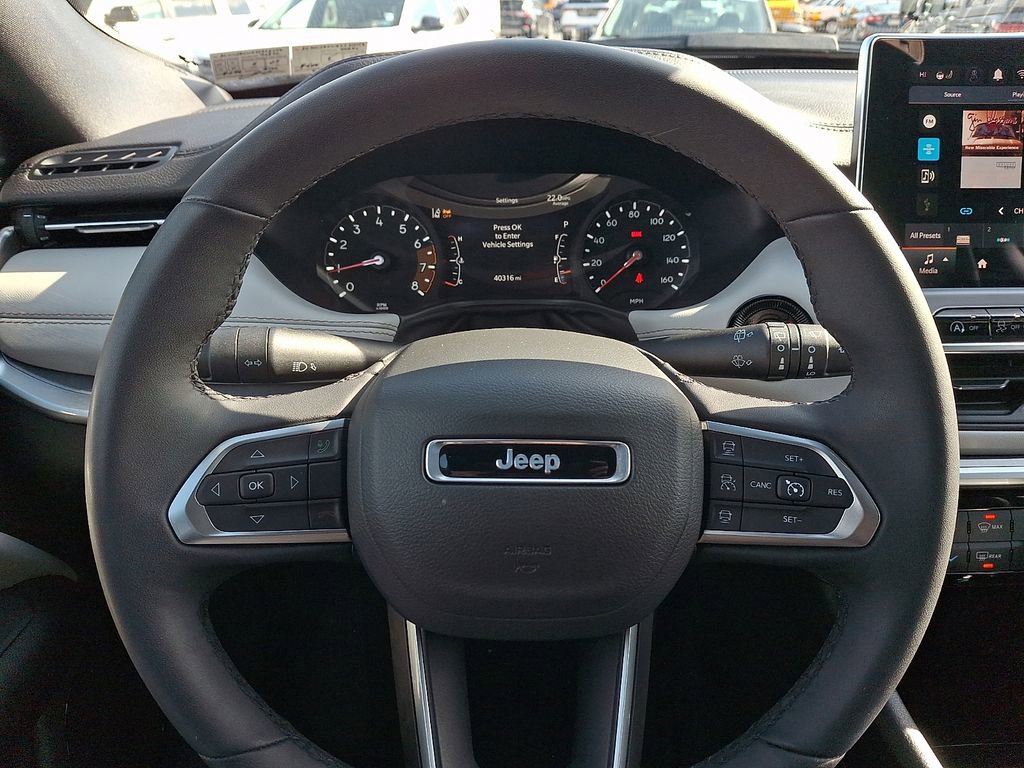 Used 2025 Jeep Compass Limited image 20