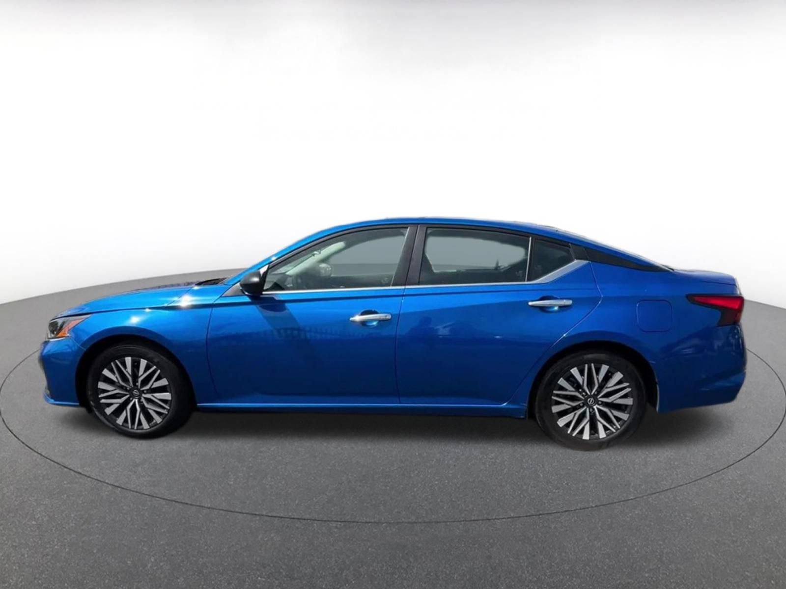 Used 2025 Nissan Altima 2.5 SV FWD image 9