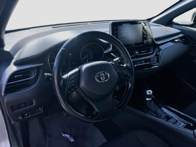 Used 2019 Toyota C-HR XLE FWD image 5
