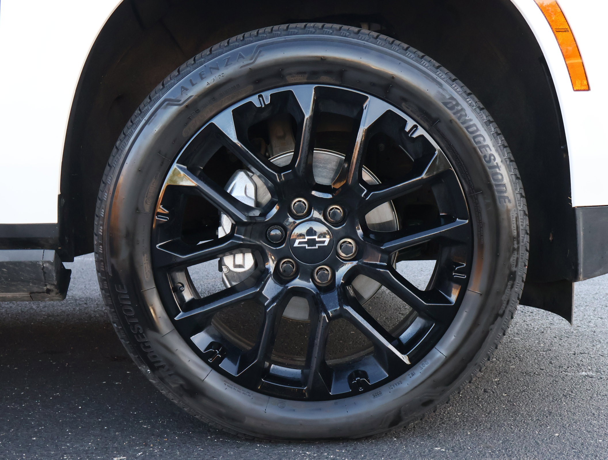 Certified 2025 Chevrolet Suburban High Country image 35