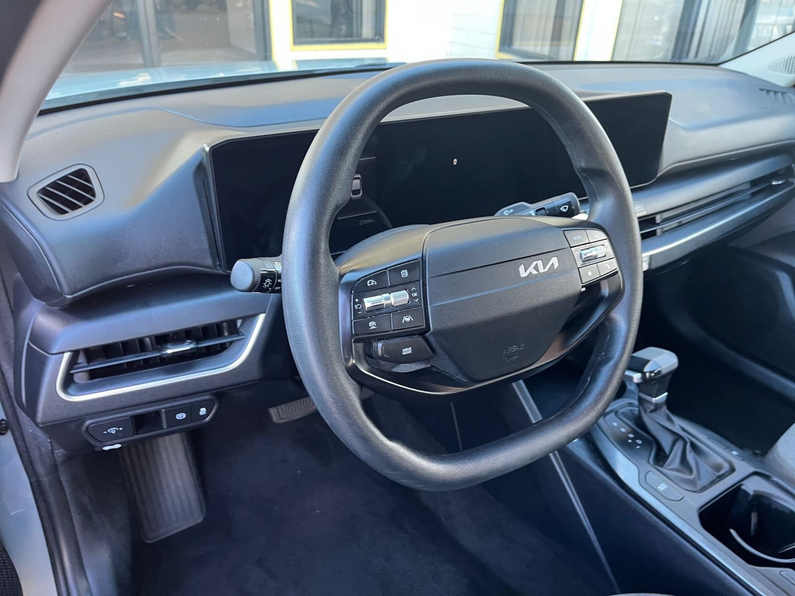 Used 2025 Kia K4 FWD image 31