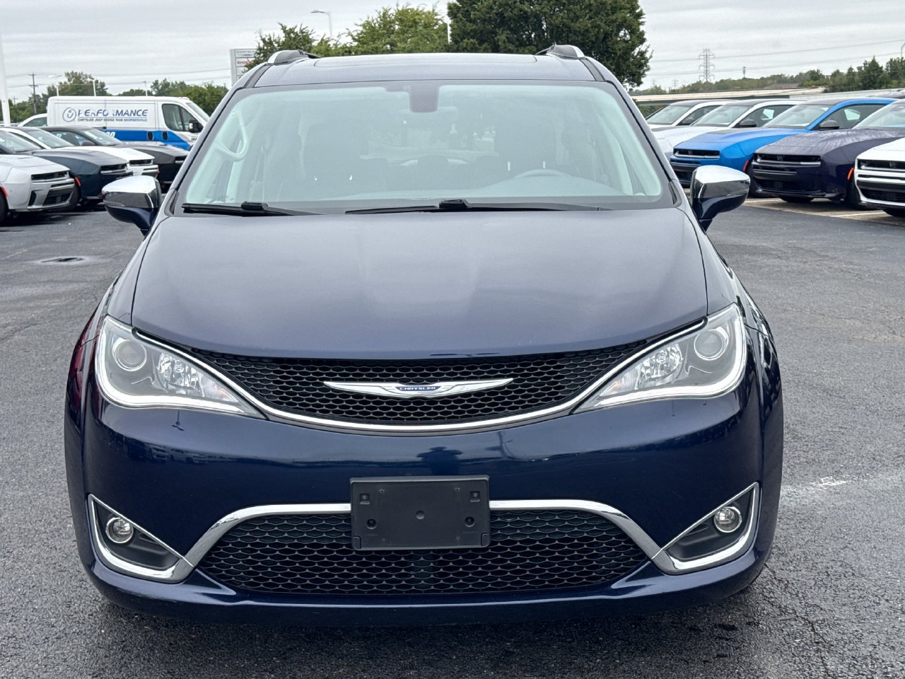 Used 2018 Chrysler Pacifica Limited FWD image 8