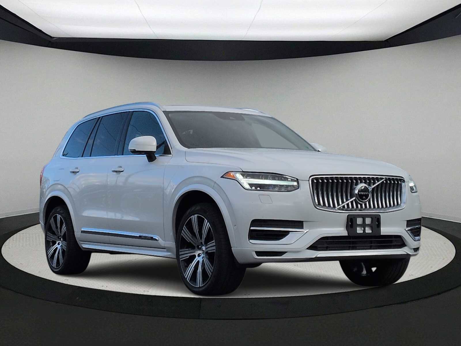 Used 2022 Volvo XC90 T8 Inscription image 2