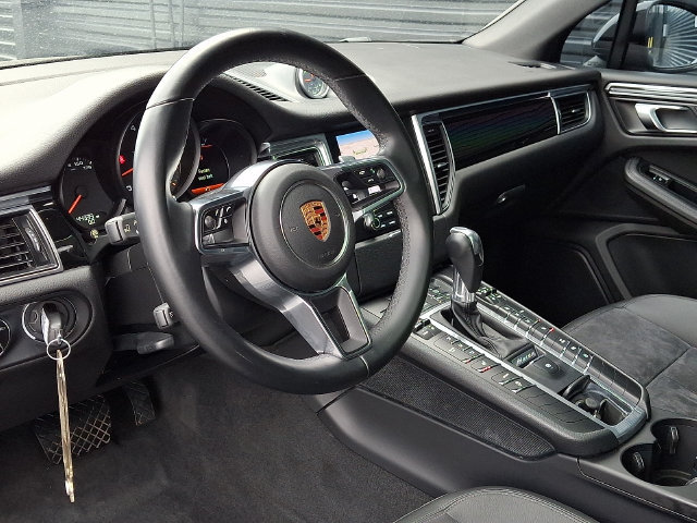 Used 2018 Porsche Macan Sport Edition AWD/4WD image 4