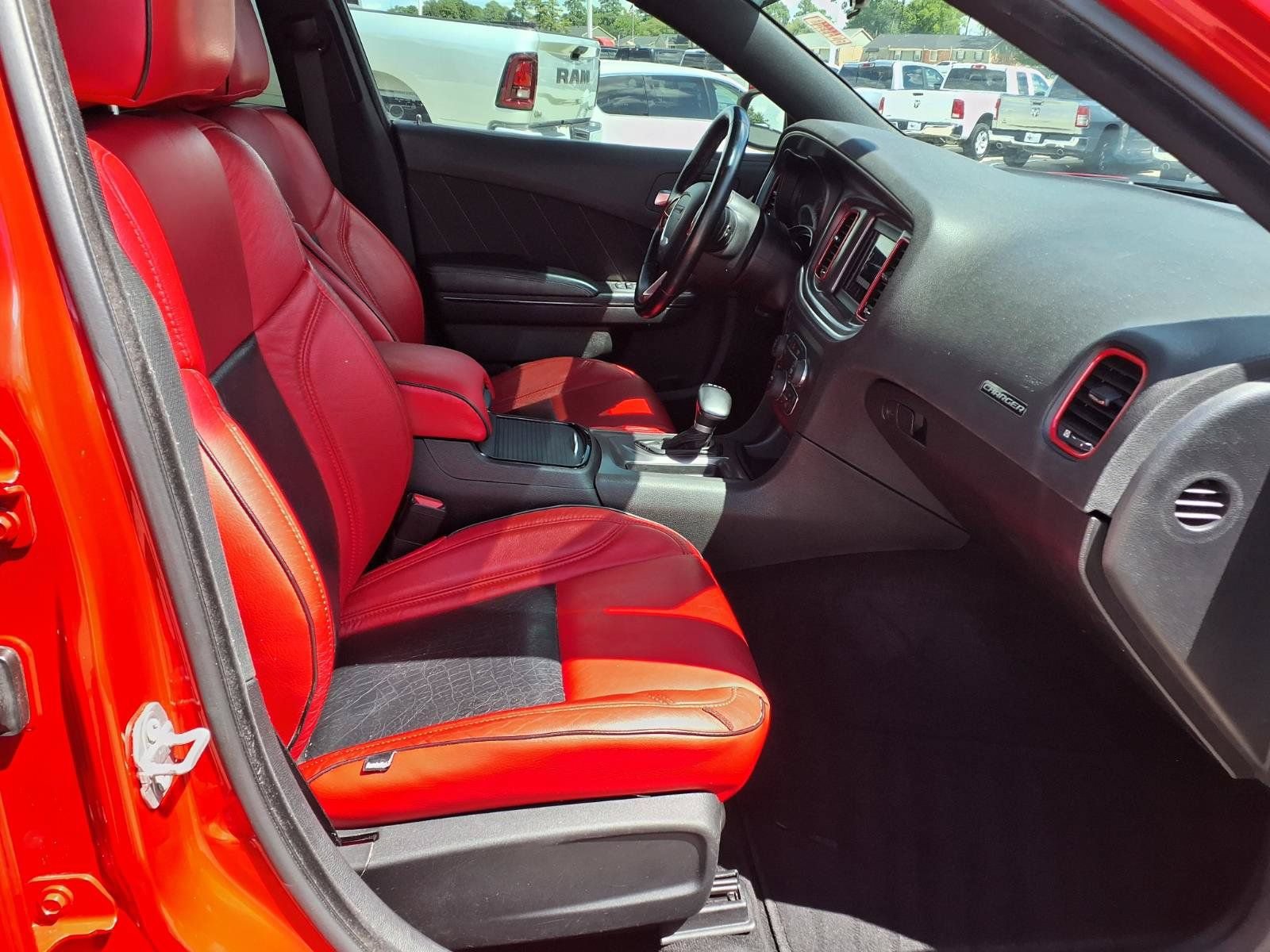 Used 2020 Dodge Charger SXT w/ Blacktop Package RWD image 17