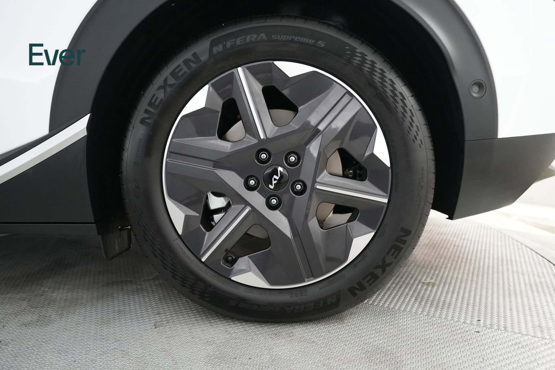 Used 2025 Kia EV6 Light w/ Light LR Technology Package RWD image 9