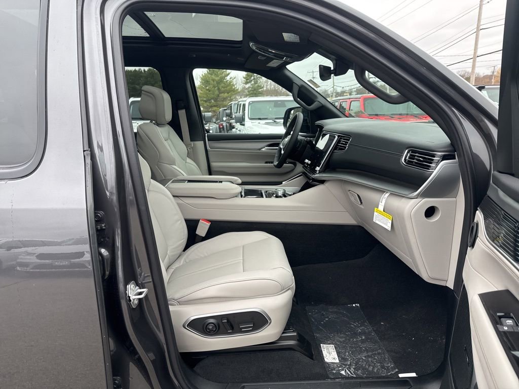 New 2026 Jeep Grand Wagoneer 4WD w/ Premium Group I image 32